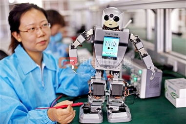 津研发智能家居机器人投放市场 开启“小智”进家庭新时代