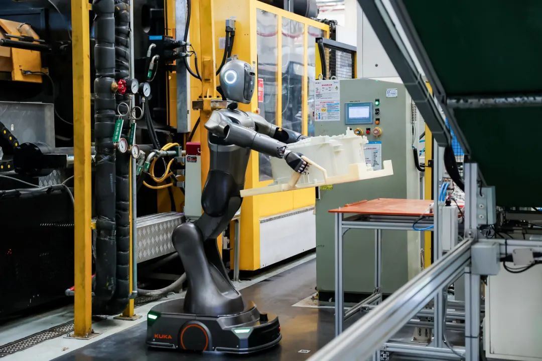 首个智能体工厂获世界纪录认证，美的引领智能制造范式跃迁